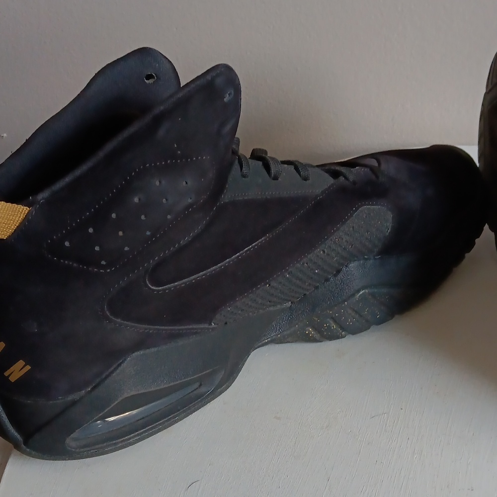 Nike Black and Gold Athletic Shoes - Picture 4 of 10